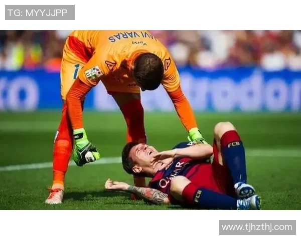 足球明星受伤后绷带包扎的瞬间展现运动员拼搏精神与坚韧不拔的毅力