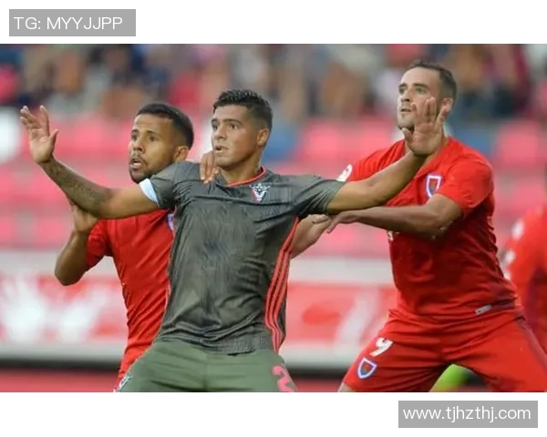 成都足球队在杯赛积分榜上以98分稳居第一，展现强劲实力