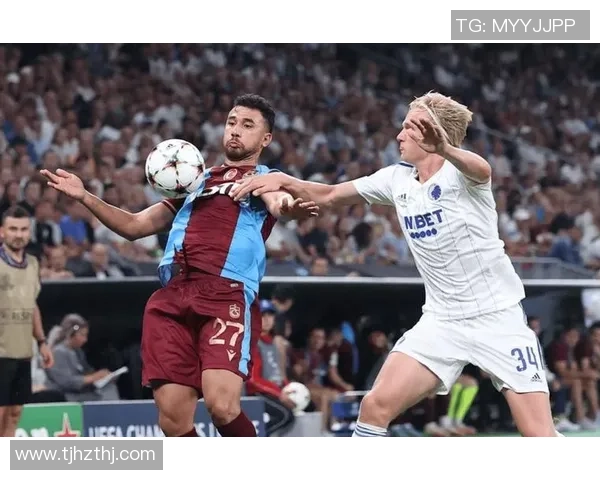 足球明星的技术特点解析与他们在赛场上的独特魅力展示 足球明星的技术特点解析与他们在赛场上的独特魅力展示