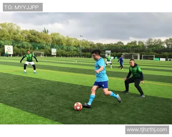 足球明星费南尼的辉煌历程与场上风采揭秘 足球明星费南尼的辉煌历程与场上风采揭秘