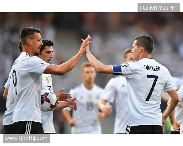 足球明星进球瞬间击掌庆祝的精彩瞬间图片合集 足球明星进球瞬间击掌庆祝的精彩瞬间图片合集